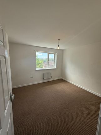 35 Wern Crescent, Neath photo 3