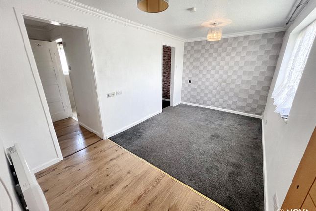 3, Repton Close, Luton photo 2