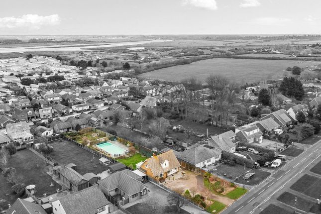 308, Point Clear Road, Clacton-on-sea photo 2