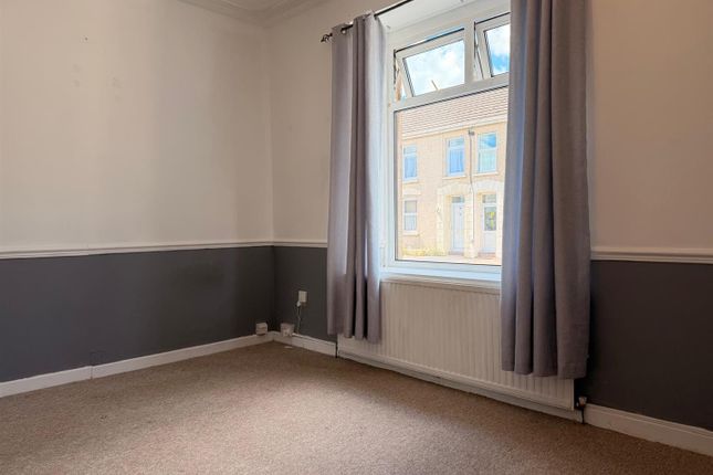 47, Maes Road, Llanelli photo 3