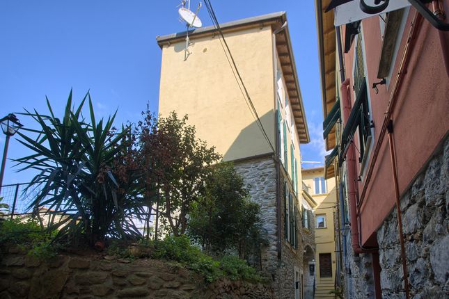 Town house for sale in Vicolo Molinari 18, Dolceacqua, Imperia, Liguria, Italy