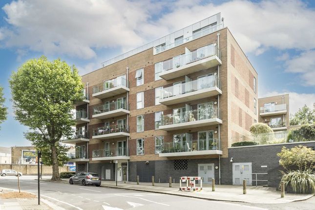 Thumbnail Flat to rent in Rosemont Road, London