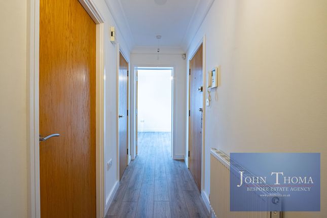 Flat 3 Burney Court, 113, Manor Road, Chigwell photo 2