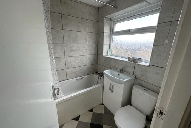 6, MAYFAIR, BRADFORD photo 3