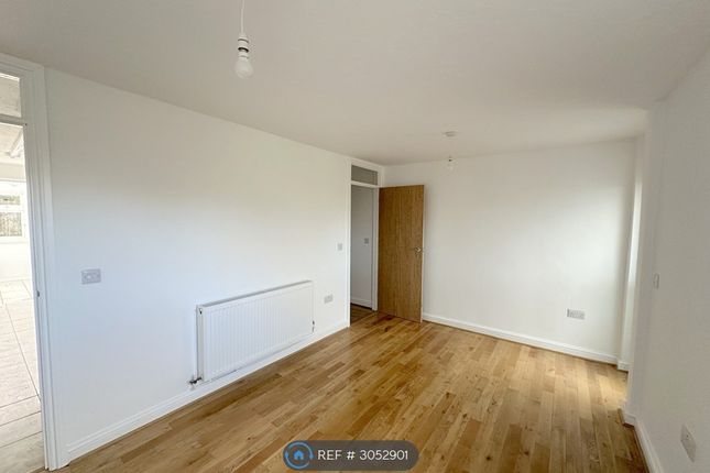 Grace Way, Pin Green, Stevenage photo 3