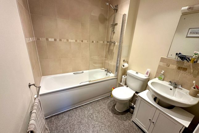 Flat for sale in Brockwell Place, London Road, Dunstable