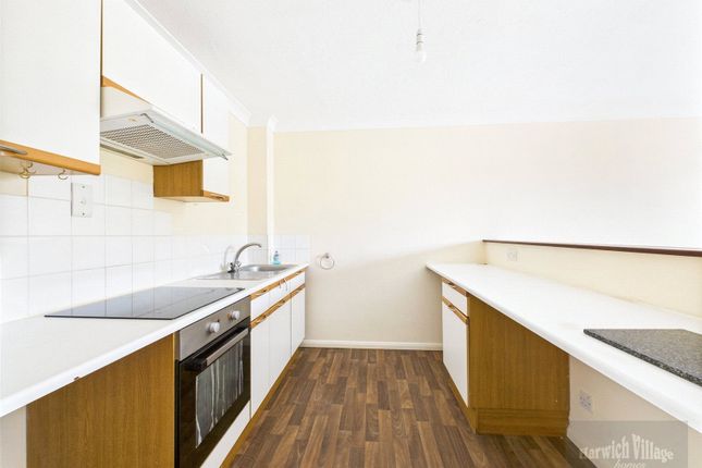 Flat 4, Bay View Court,, Stour Road, Essex photo 3