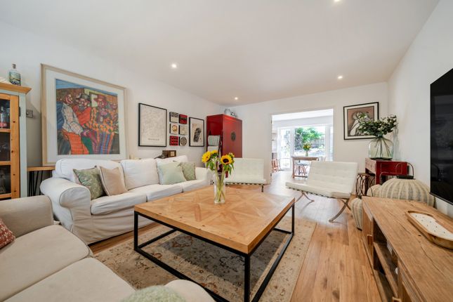 3, Dundaff Close, Surrey photo 2