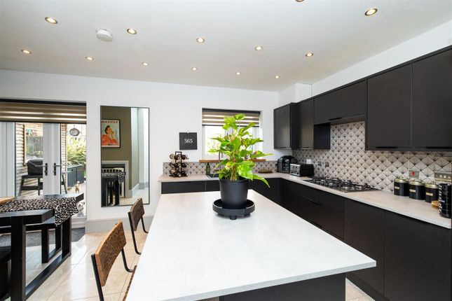 5, Watt Avenue, Castleford photo 2
