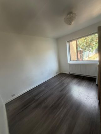 23 Princes Road, Ilford photo 3