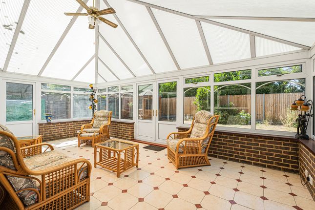 2, Woodlawn Grove, Surrey photo 4
