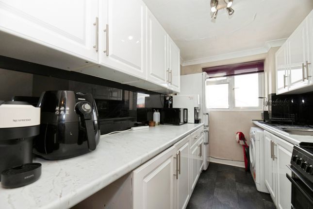 Flat 5, Idmiston House,, Idmiston Road, Worcester Park photo 4