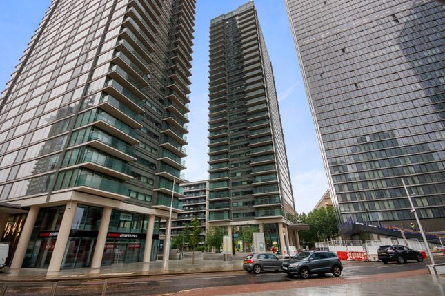 Thumbnail Flat to rent in The Landmark, Canary Wharf