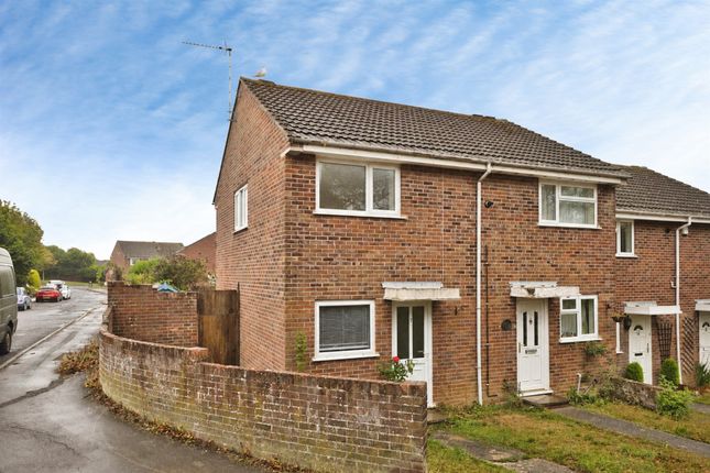 2-bed semi-detached on 7, Cavalier Close, Yeovil, £125,000