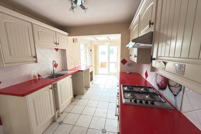 22, Culworth Close, Caddington photo 3