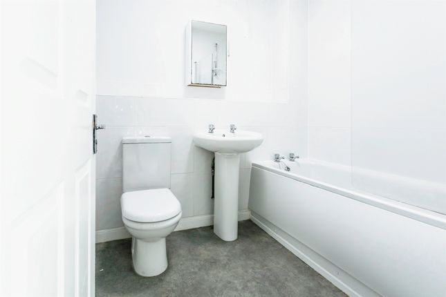 Flat 12, Buckingham photo 4