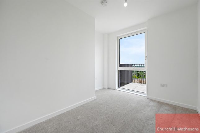 Flat to rent in 13 Medawar Dr, London