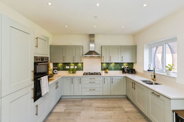 75, Carlton Meadows, Llay photo 4