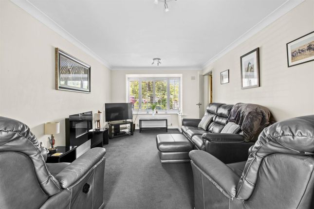 25, The Spinney, High Wycombe photo 2