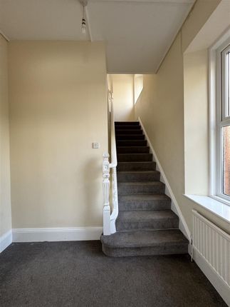 FFF Flat 2 3, Elmsleigh Park, Paignton photo 5