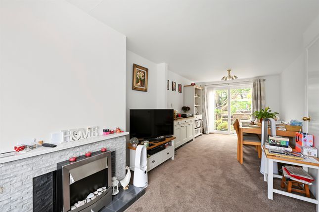 2, Abstacle Hill, Tring photo 3