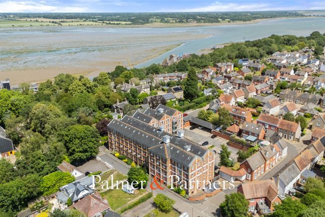 2-bed flat on Flat 38, Free Rodwell House,, School Lane, Manningtree, £1,200/mo