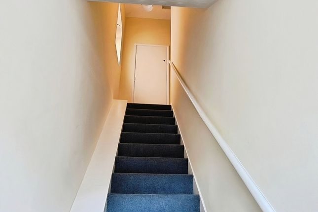 Flat 2, 41a, Lyefield Road West, Cheltenham photo 3
