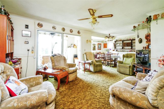 Fourwinds,, Elm Grove, Brize Norton photo 4