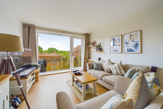 Thumbnail Flat for sale in Holtye Avenue, East Grinstead