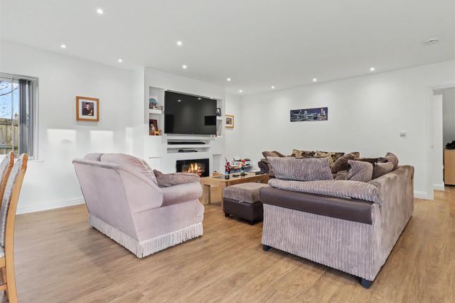 24, Grange Walk, Norwich photo 4