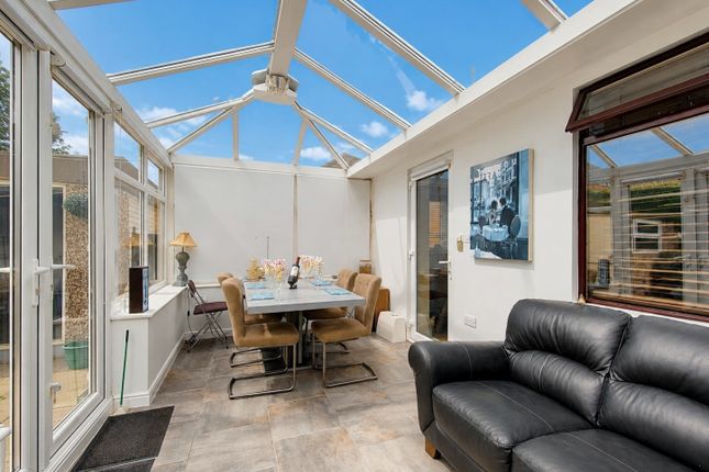 35, Cornwall Crescent, Brighouse photo 4