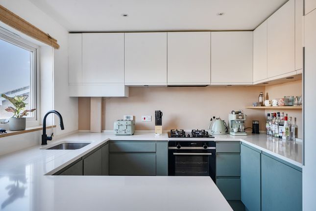 2-bed flat on Flat 6, 3, Calypso Crescent, London, £350,000