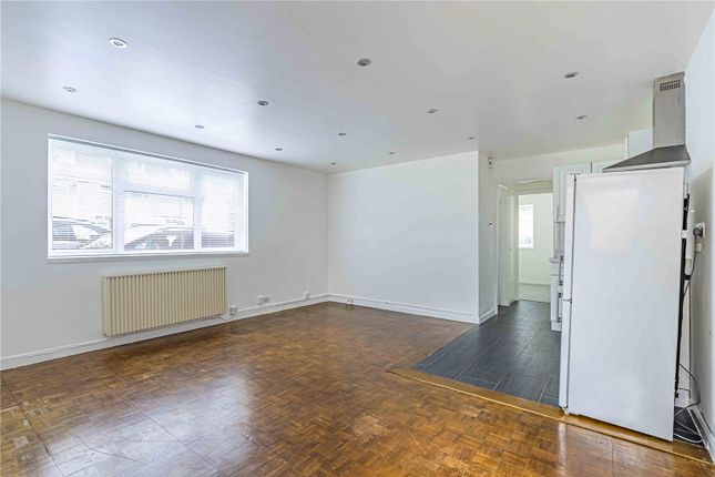 11, Harriet Way, Hertfordshire photo 4