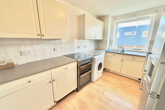 17 Fishguard Way, London photo 5