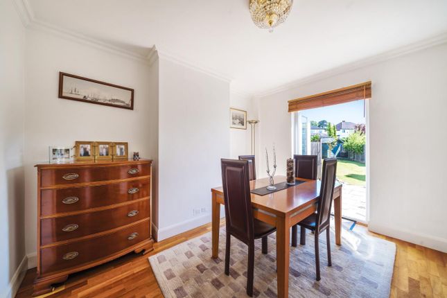 64, Mortimer Crescent, Worcester Park photo 3
