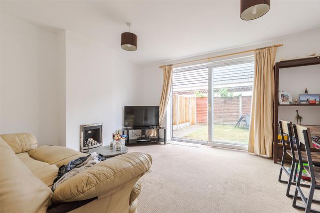 28, Waggoners Close, Scotter photo 2