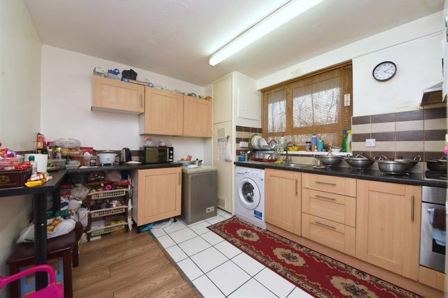 36 Sovereign House, Cambridge Heath Road, London photo 3