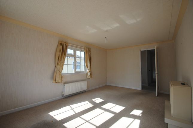 3 Sycamore Crescent, Woodmancote Park Homes, Cheltenham photo 2