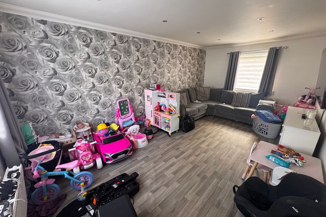 48 Maple Drive, Johnstone photo 2
