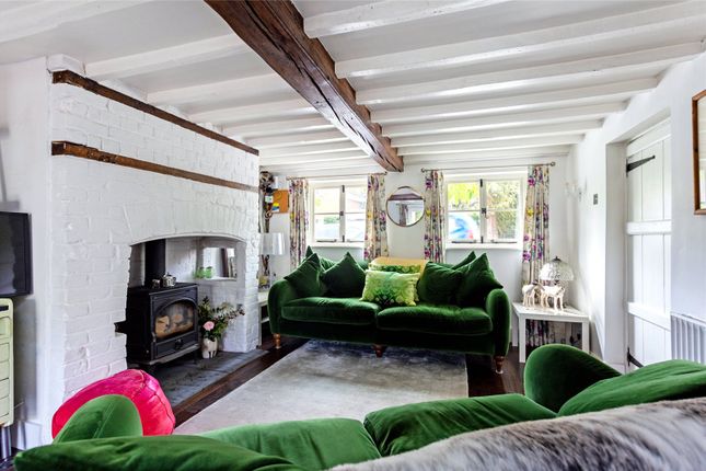6, Pyotts Hill, Hampshire photo 3