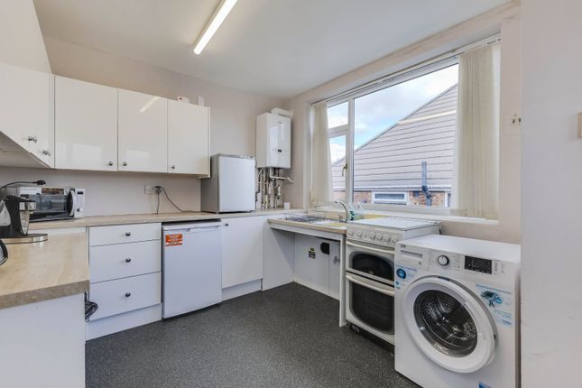 18, Wrenbury Avenue, West Yorkshire photo 4