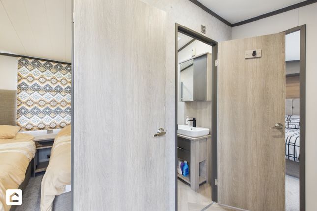 Kestrel, Cackle Hill Lakes, Headcorn Road, Biddenden, Ashford photo 4