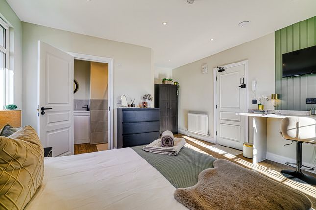 Room 7 51, Thundersley Park Road, Benfleet photo 4
