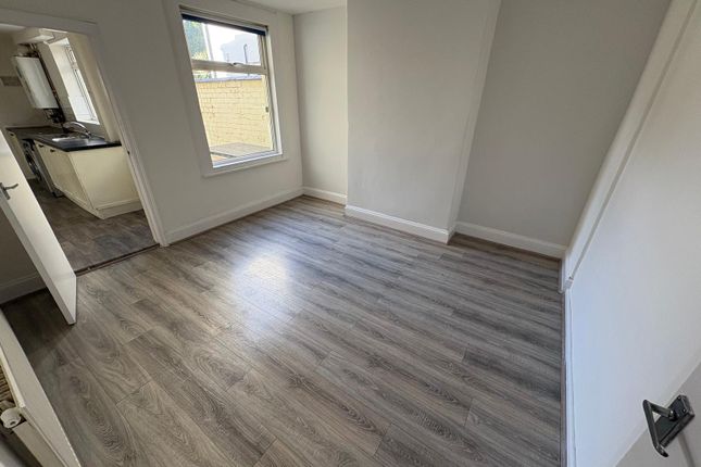 13, Whitworth Road, WELLINGBOROUGH photo 4