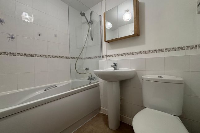 38, Horsham Road, Swindon photo 5
