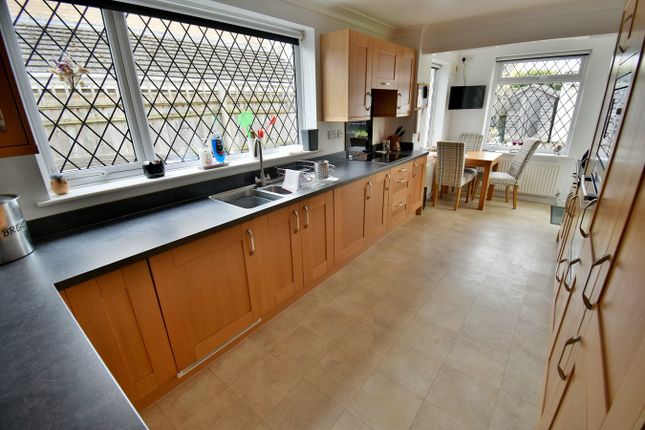 459, Wimborne Road East, Ferndown photo 3