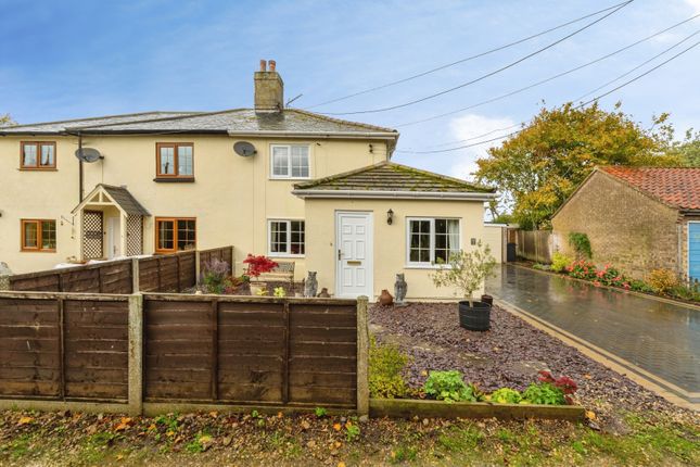 2-bed semi-detached on Chapel Yard, Thetford, £200,000