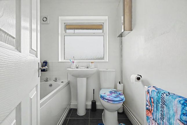 23, Duchess Of Kent Drive, Chatham photo 4
