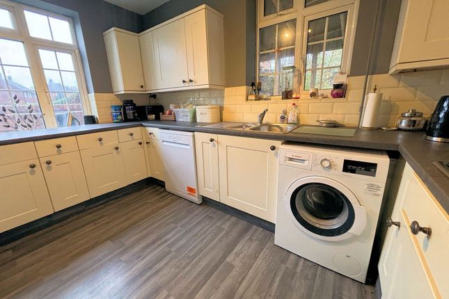 4, Stapleton Road, Borehamwood photo 3