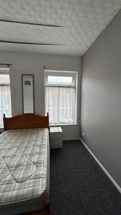 Room 4, 44 Brazil Street, Hull photo 2